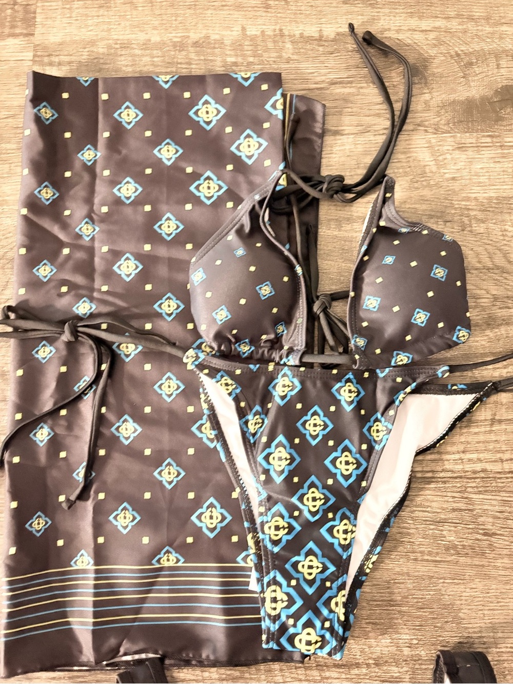 CASA B WOMEN’S 2-PIECE SWIMSUIT SET WITH SCAF